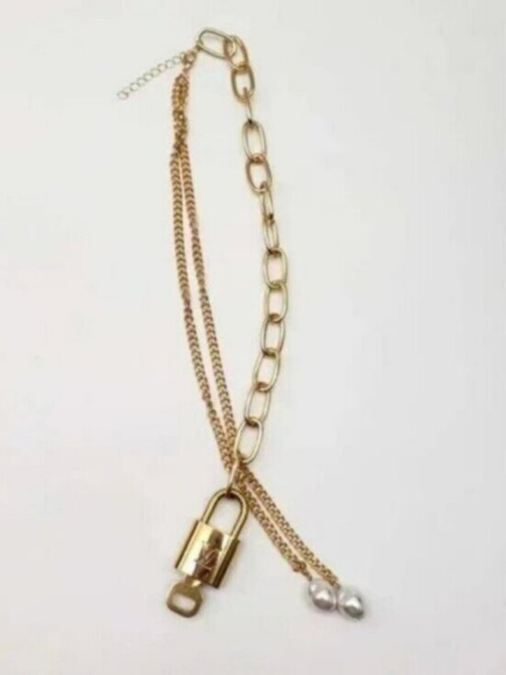✨ Stainless Steel Gold-Plated Necklace with Authentic Louis Vuitton Padlock ✨ E - Picture 4 of 7